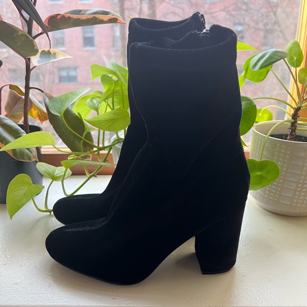 GUESS Women's Amary Bootie - New/Like new